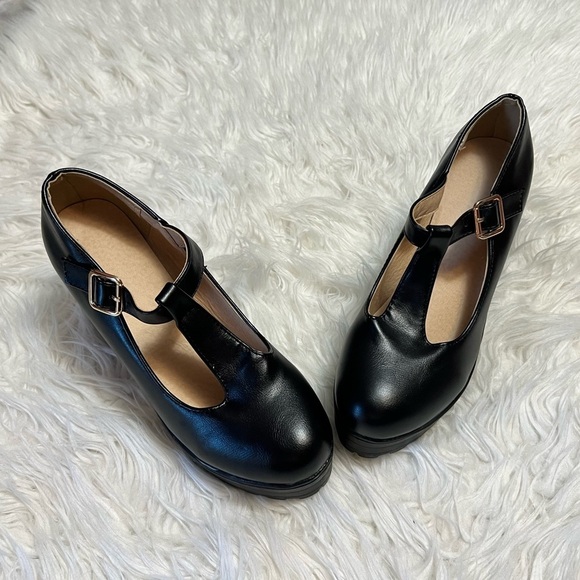 Shoes - Black chunky shoes